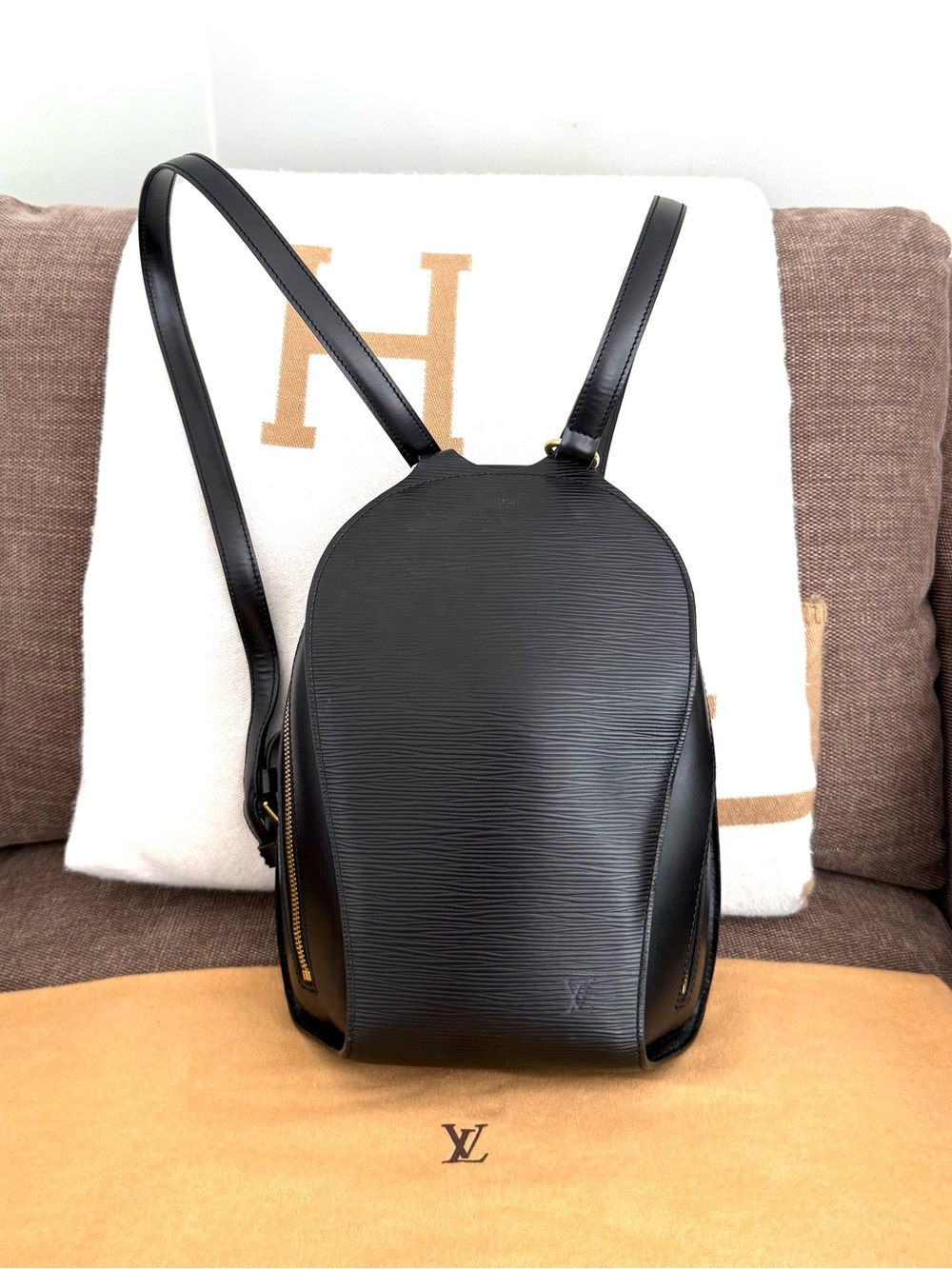 Authentic Louis Vuitton Mabillon back pack black Epi leather M52232 - Picture 3 of 16